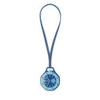 Montre de poche Savonnette Royal Pop Làn Ba vue de face — cadran Tapisserie bleu profond, sous-cadran petite seconde, lunette octogonale bleu clair, cordon cuir bleu