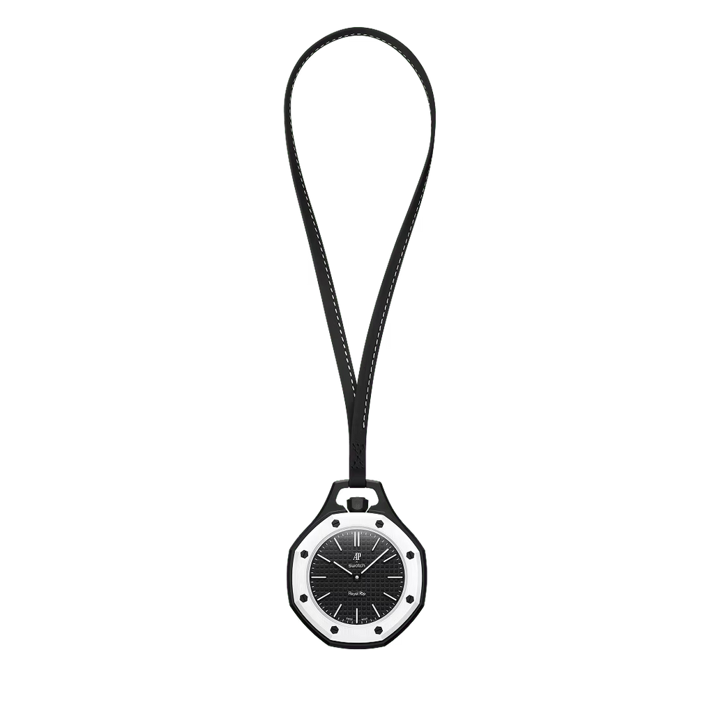 Montre de poche Royal Pop Ocho Negro vue de face — cadran Tapisserie noir, lunette octogonale blanche, vis noires, cordon cuir noir